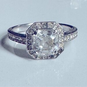 Swarovski Silver Ring size 7 beautiful condition